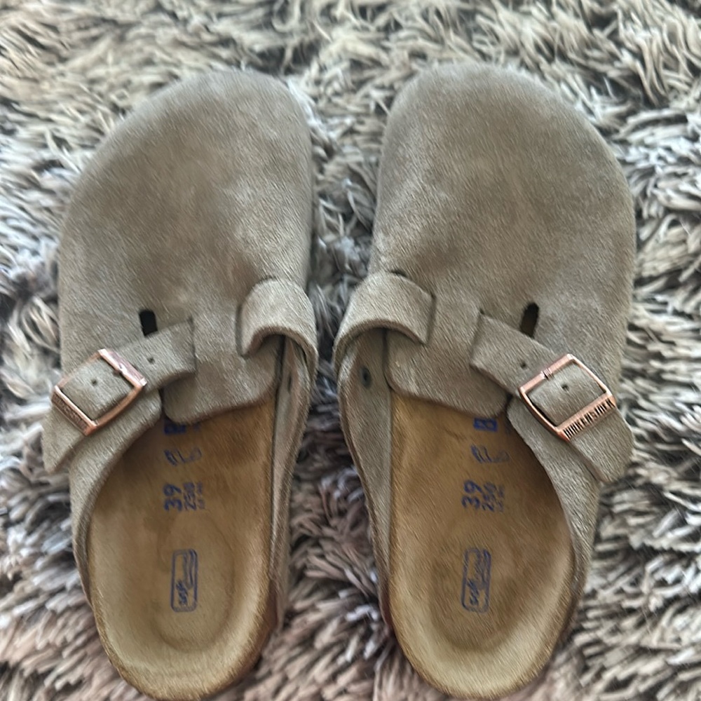 Women’s Birkenstock Soft Suede Boston Clog taupe